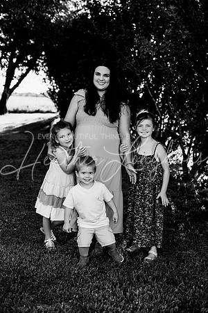 Tyler and Mackenzie Maternity 2024-30BW
