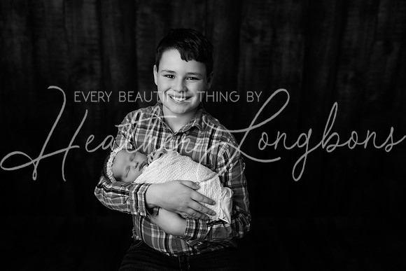 Sarah Newborn-10BW