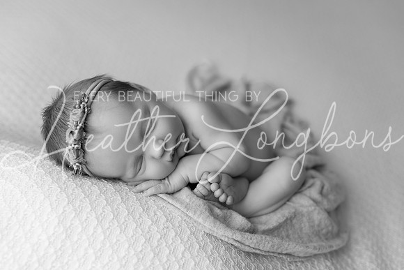 Sarah Newborn-19BW
