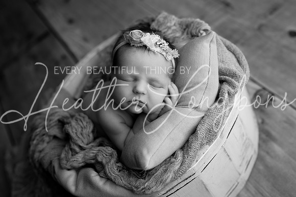 Sarah Newborn-25BW