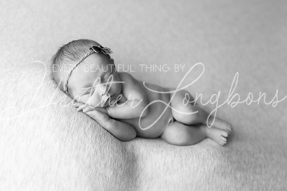 Amelia newborn-15BW