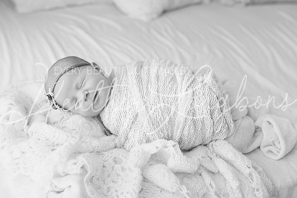 Finley Newborn-33BW