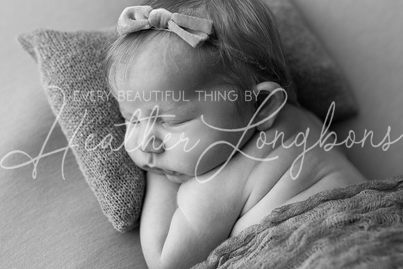 Ellaretta newborn-34BW