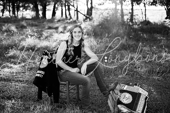Tara Summer Senior-9BW