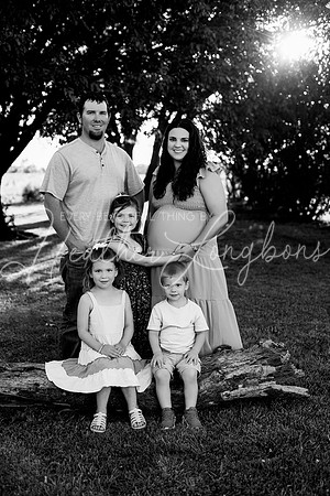 Tyler and Mackenzie Maternity 2024-2BW