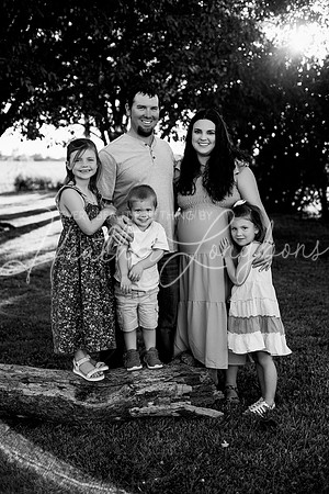 Tyler and Mackenzie Maternity 2024-4BW