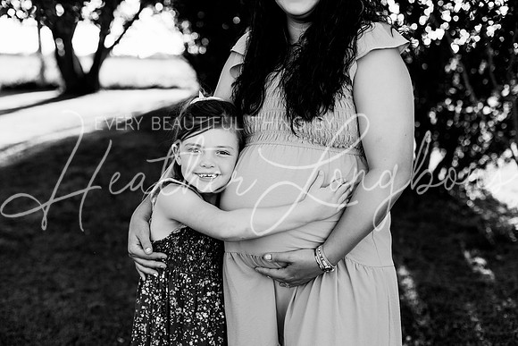 Tyler and Mackenzie Maternity 2024-33BW