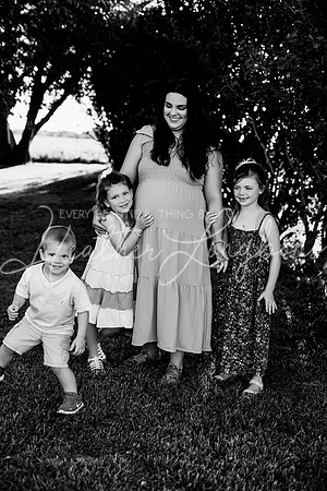 Tyler and Mackenzie Maternity 2024-31BW