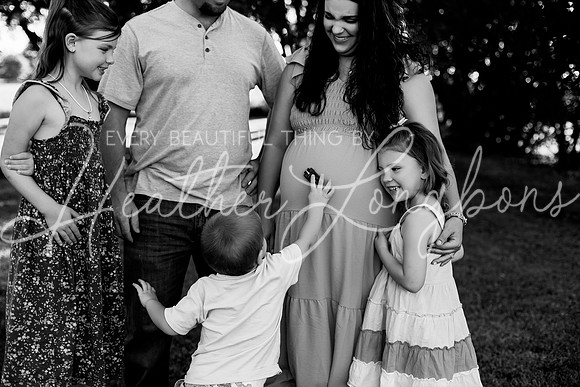 Tyler and Mackenzie Maternity 2024-5BW