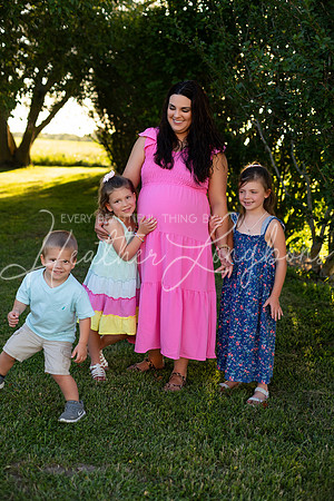 Tyler and Mackenzie Maternity 2024-31