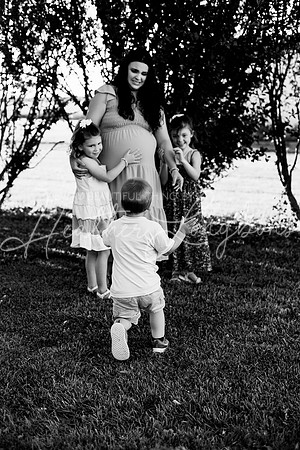 Tyler and Mackenzie Maternity 2024-26BW