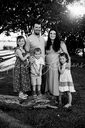 Tyler and Mackenzie Maternity 2024-3BW